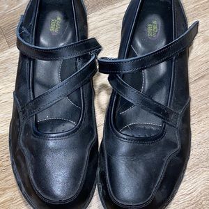 Black shoes for crews